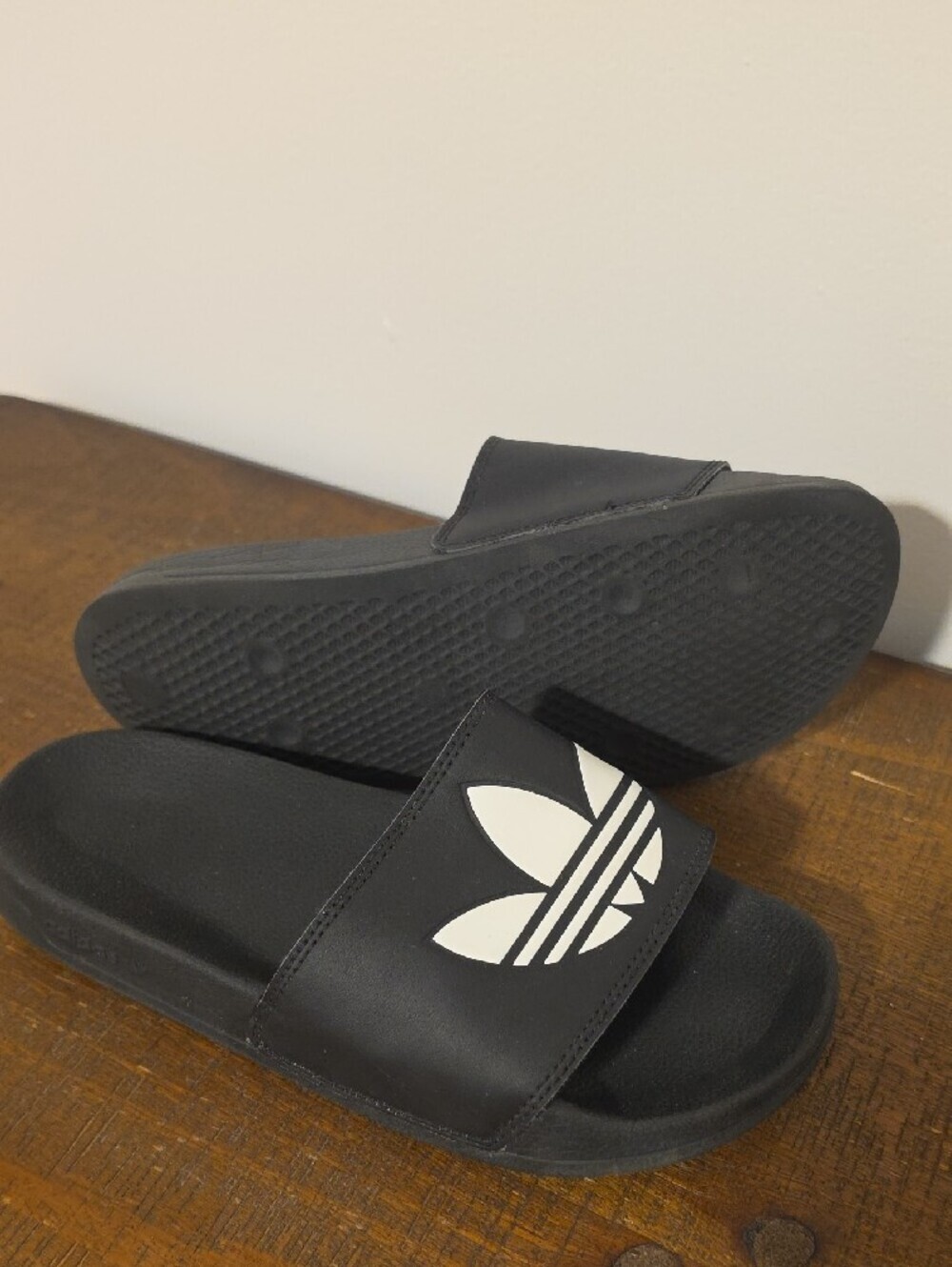 Adidas Kids Black Slides with White Trefoil Logo - Picture 4 of 4